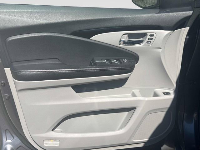 Used 2017 Honda Pilot Touring image 12