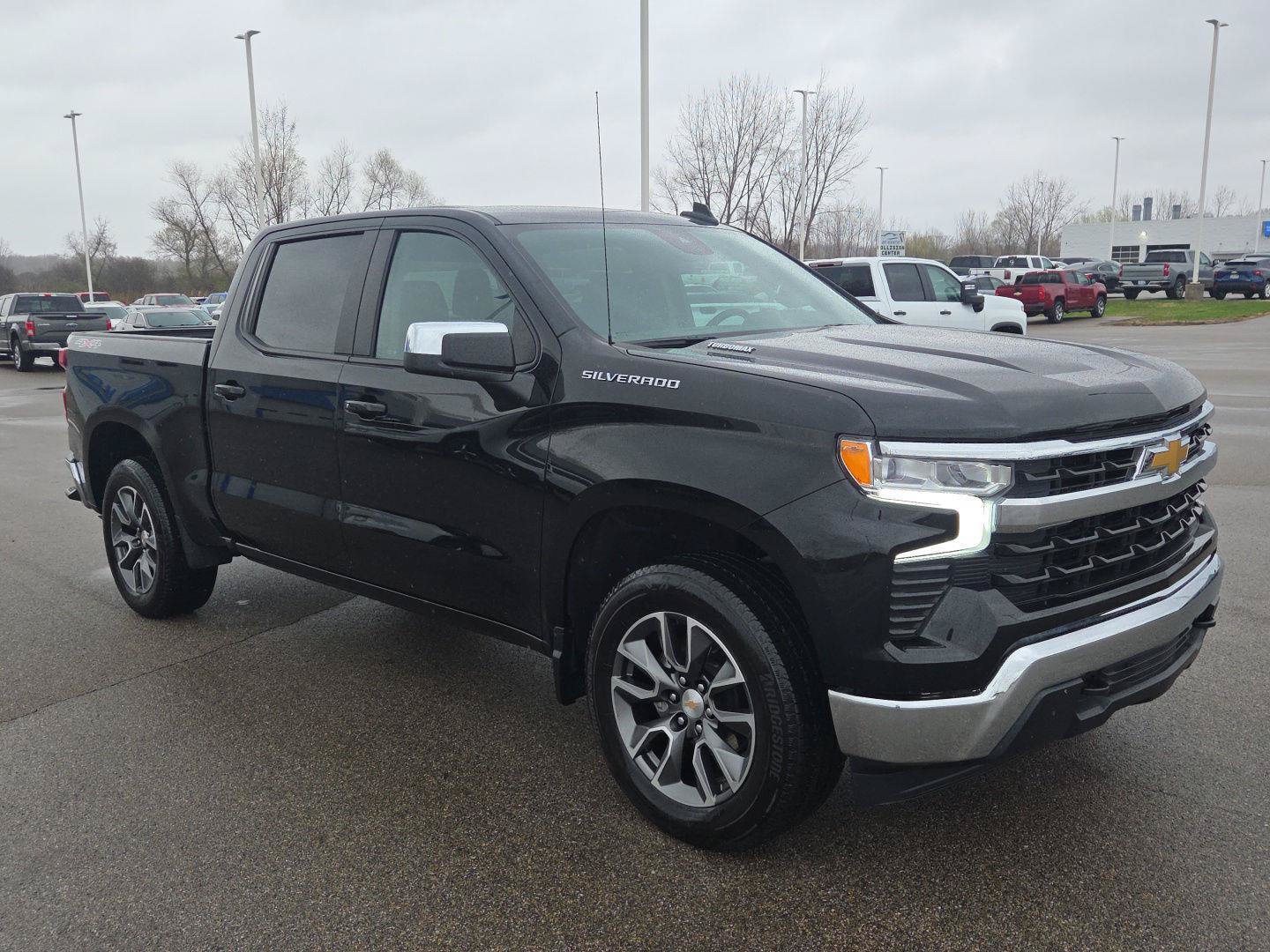 Used 2025 Chevrolet Silverado 1500 LT AWD/4WD image 9