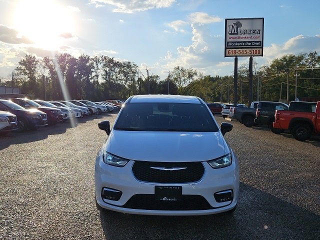 New 2026 Chrysler Pacifica Select image 41