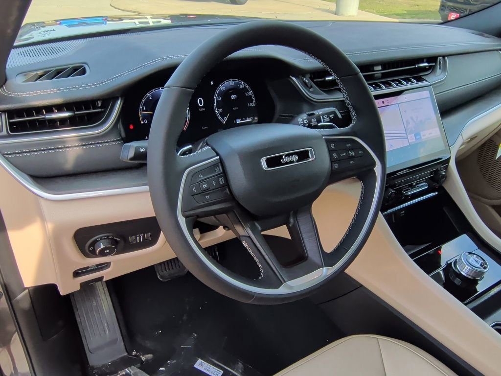 New 2025 Jeep Grand Cherokee L Limited RWD image 14