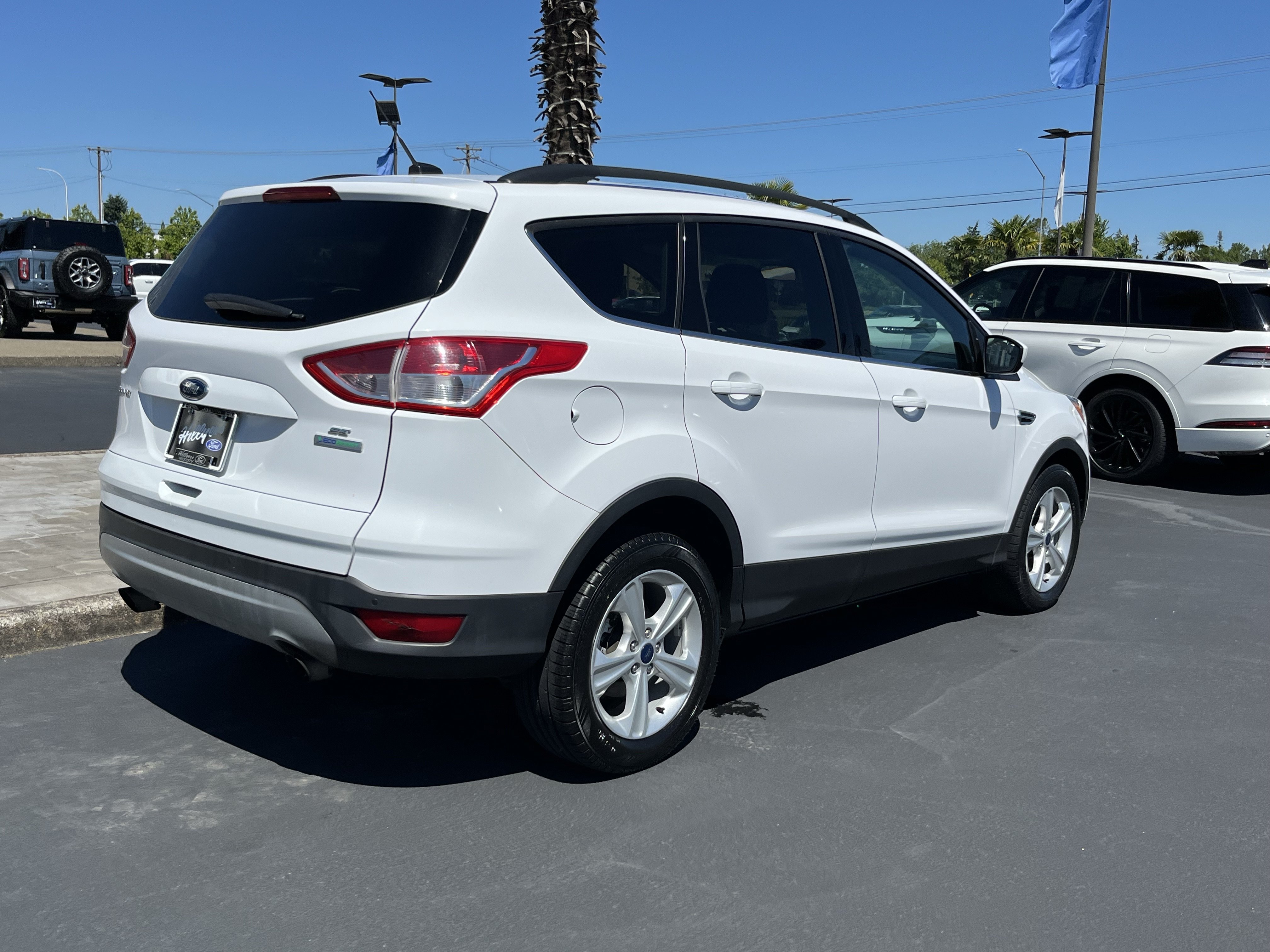 Used 2016 Ford Escape SE w/ Equipment Group 201A FWD image 3