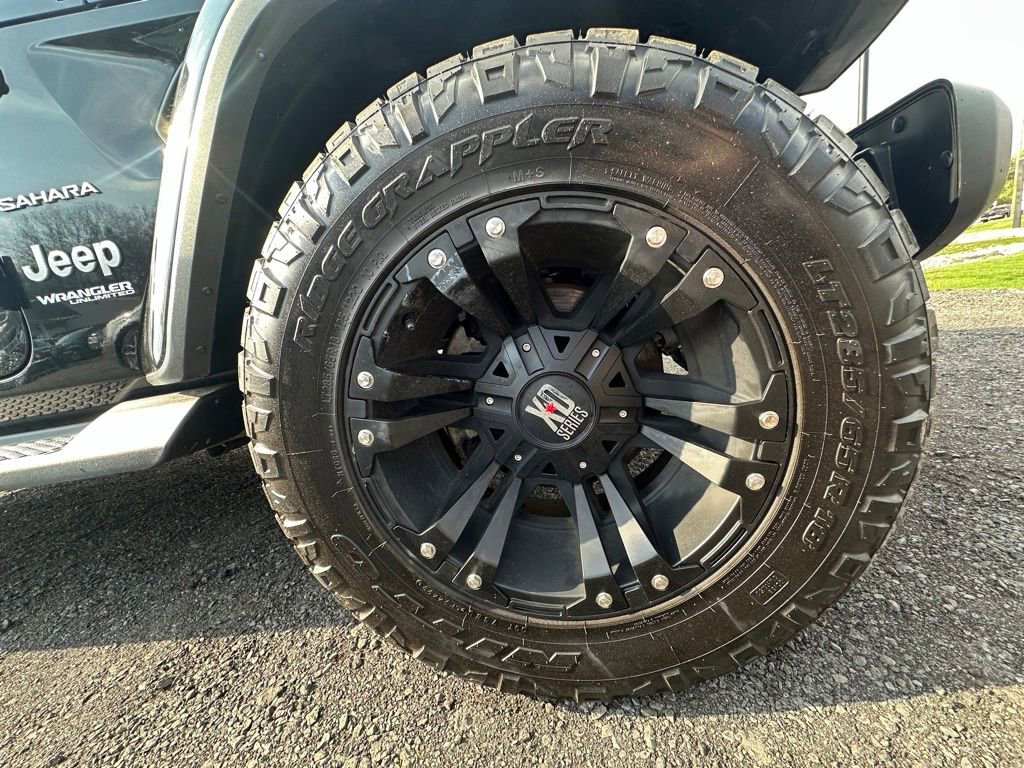 Used 2018 Jeep Wrangler Unlimited Sahara w/ Dual Top Group AWD/4WD image 38