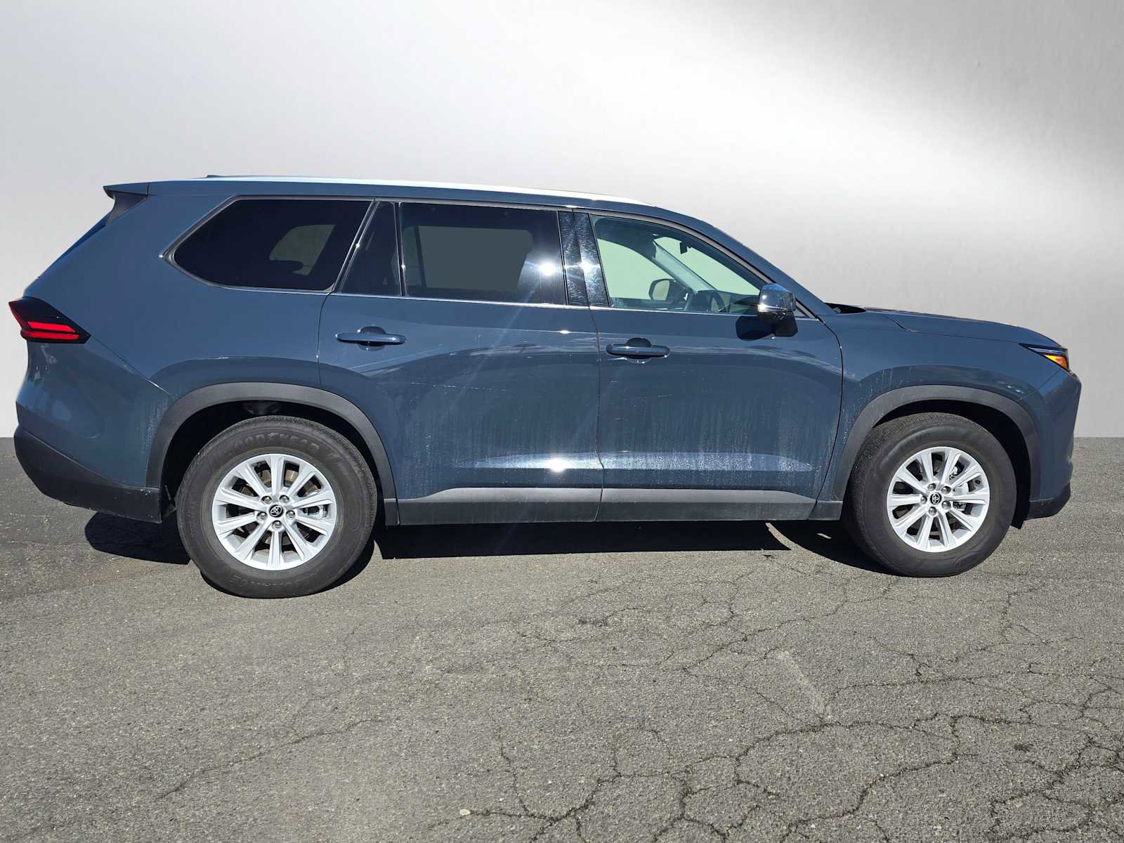 Used 2025 Toyota Grand Highlander AWD image 2