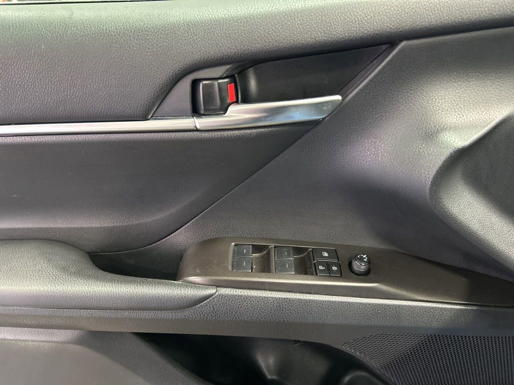 Used 2024 Toyota Camry SE image 25