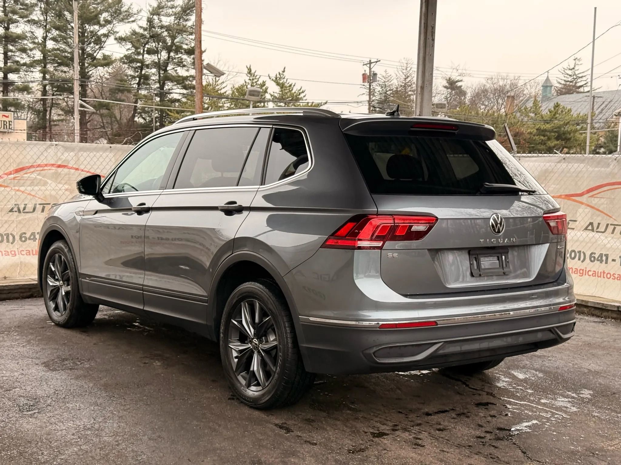 Used 2022 Volkswagen Tiguan SE w/ Panoramic Sunroof Package AWD/4WD image 60