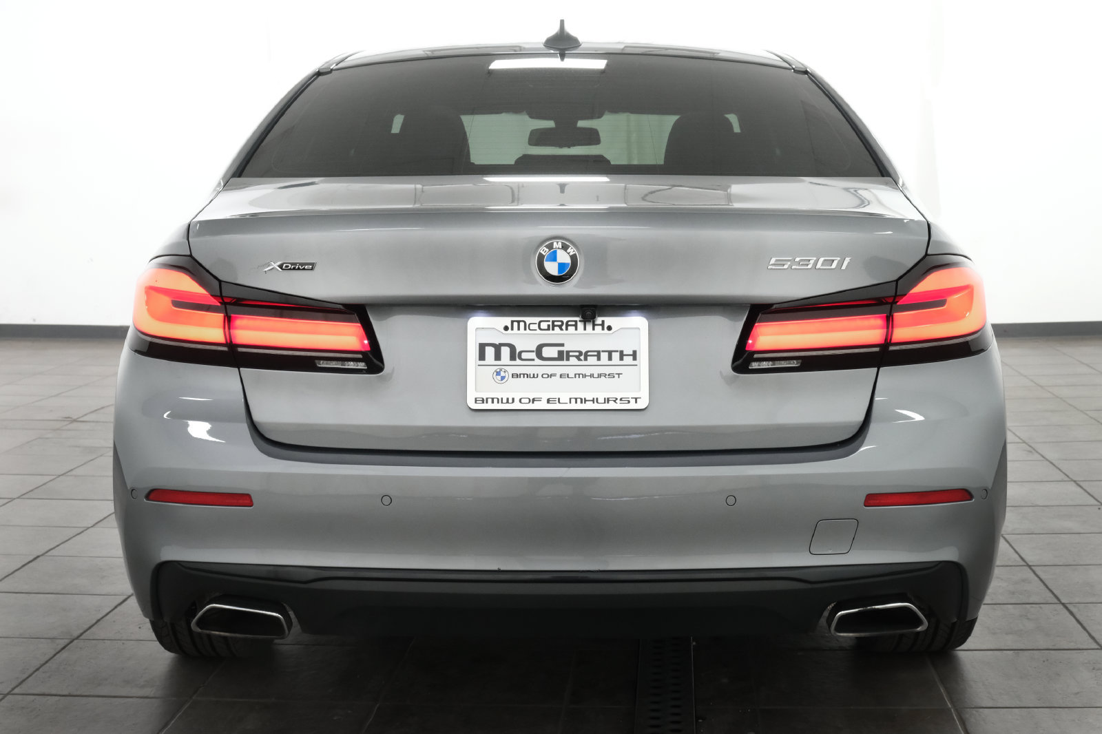 Used 2023 BMW 530i xDrive w/ Premium Package AWD/4WD image 4