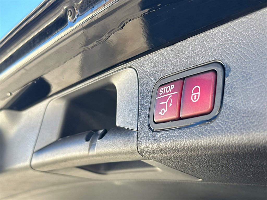 Used 2023 Mercedes-Benz GLB 250 4MATIC image 9