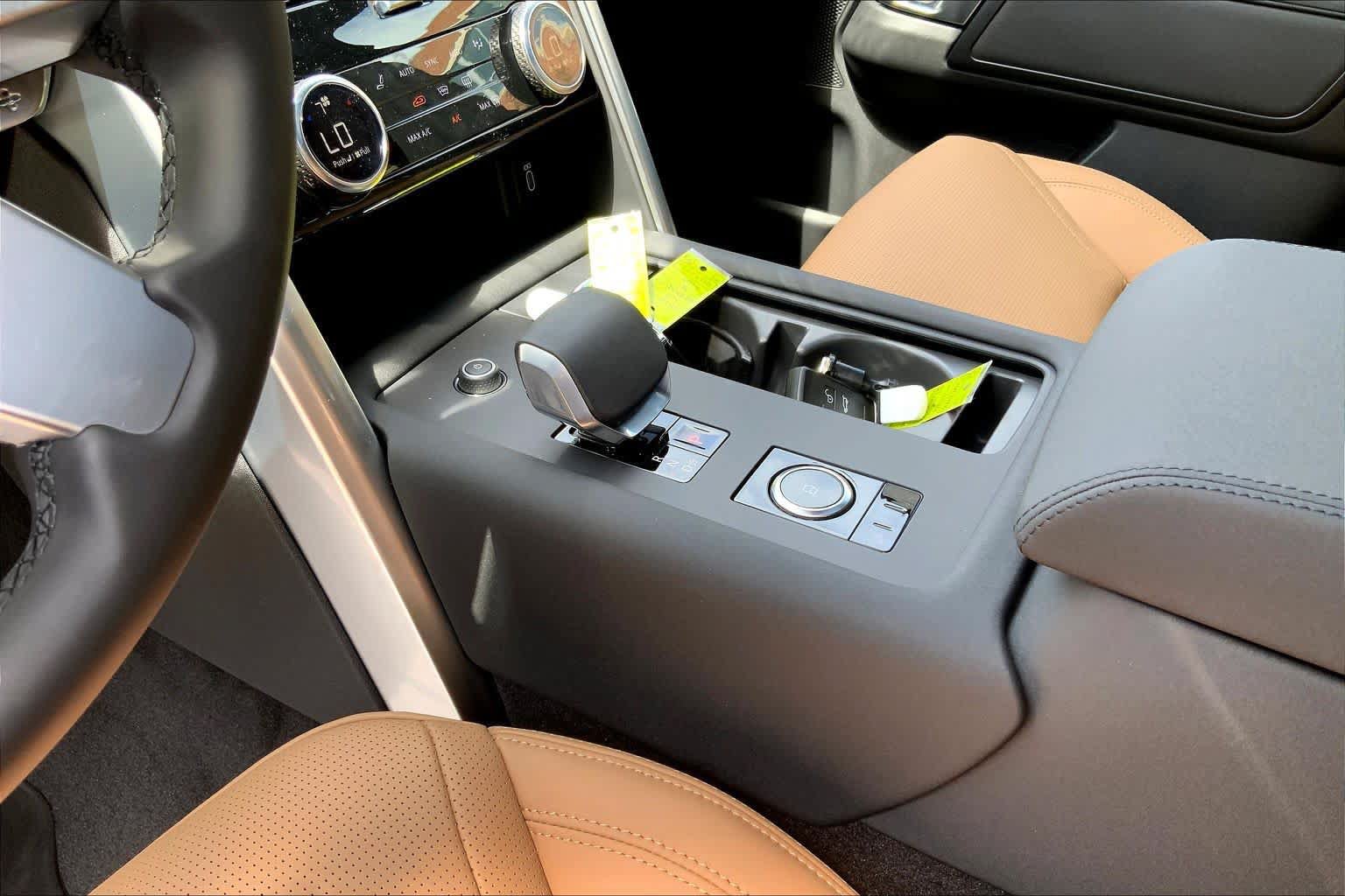New 2026 Land Rover Discovery Dynamic SE AWD/4WD image 9