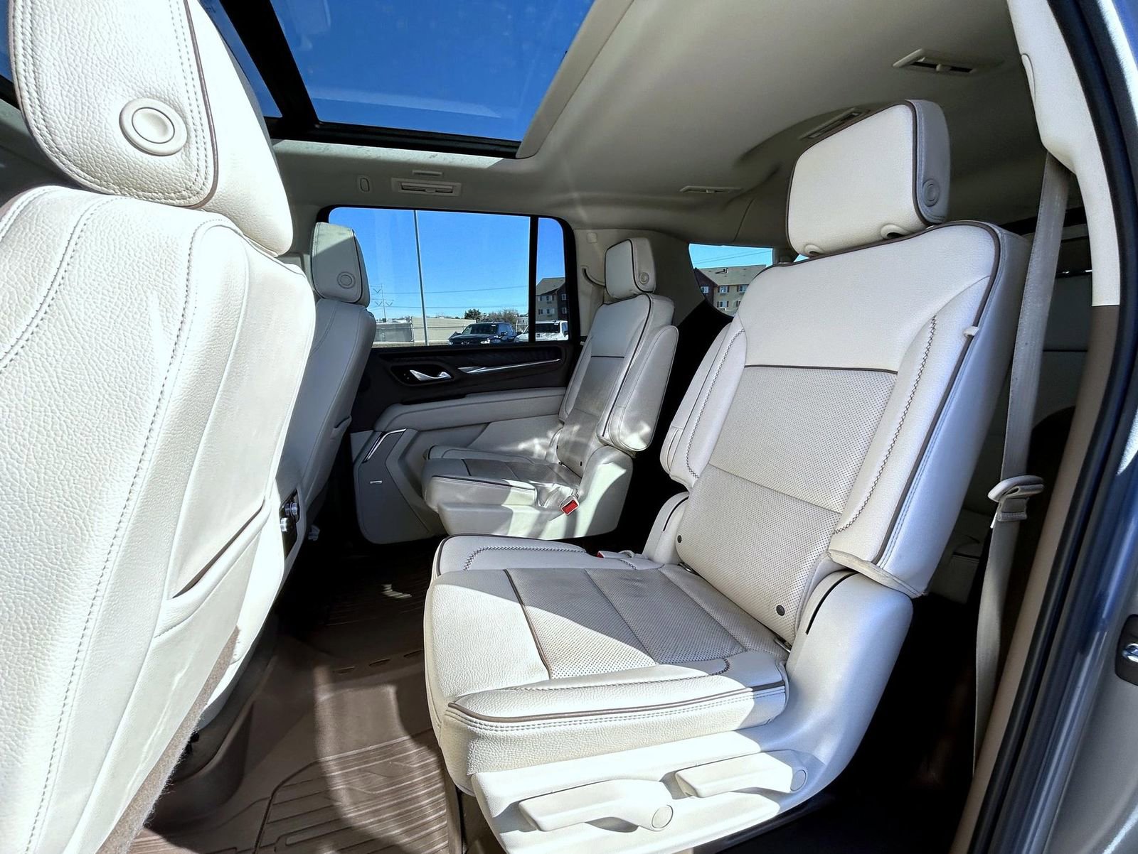 Used 2022 GMC Yukon XL Denali w/ Denali Premium Package image 20