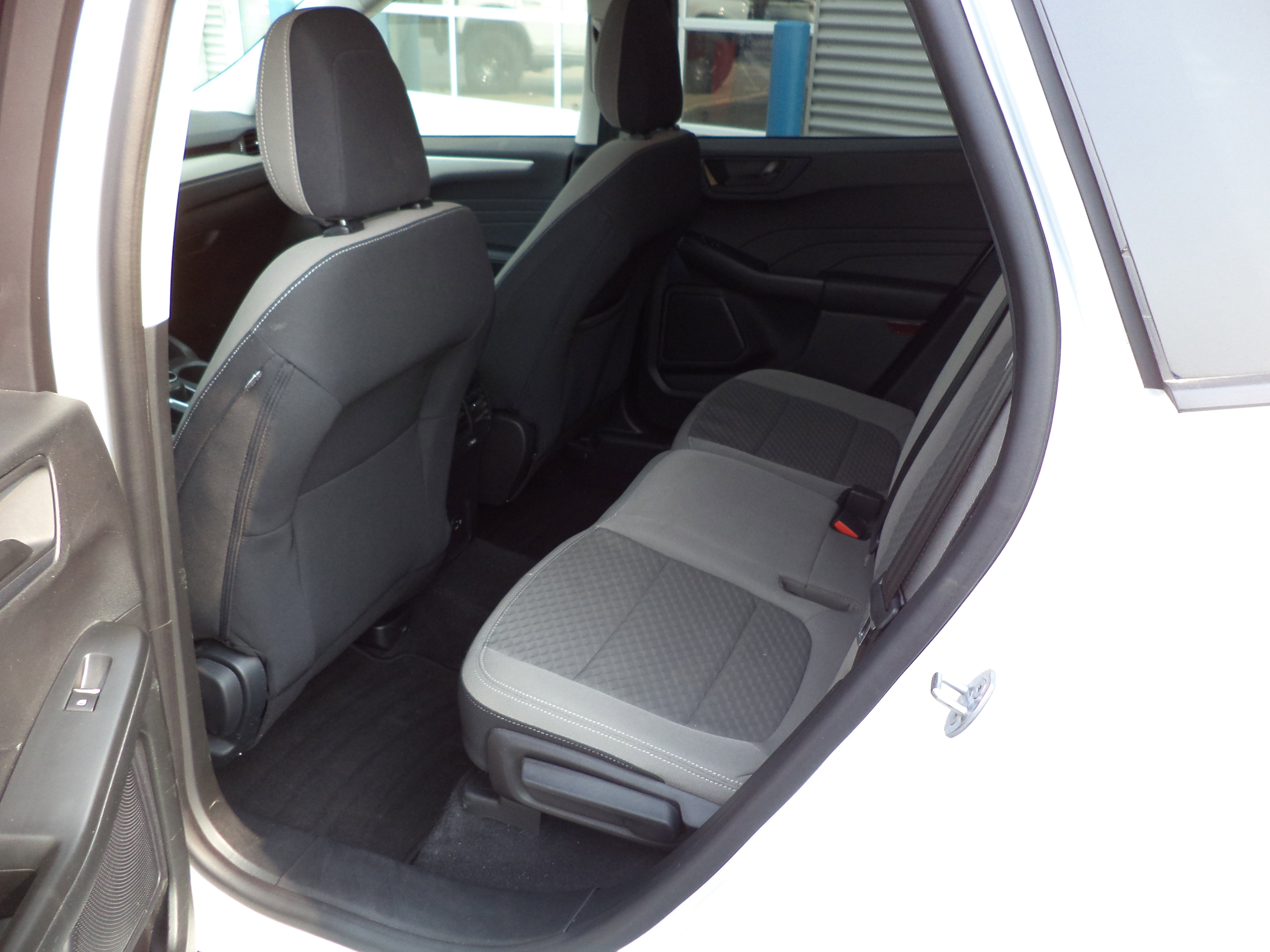 Used 2022 Ford Escape SE w/ Cold Weather Package image 3