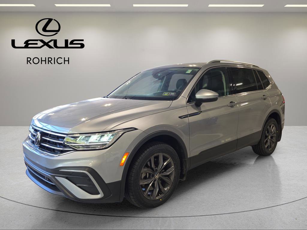 Used 2022 Volkswagen Tiguan SE image 1