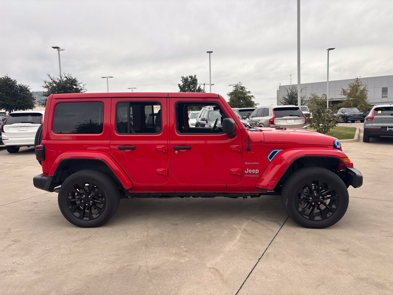 Used 2021 Jeep Wrangler Unlimited Sahara w/ Safety Group AWD/4WD image 4
