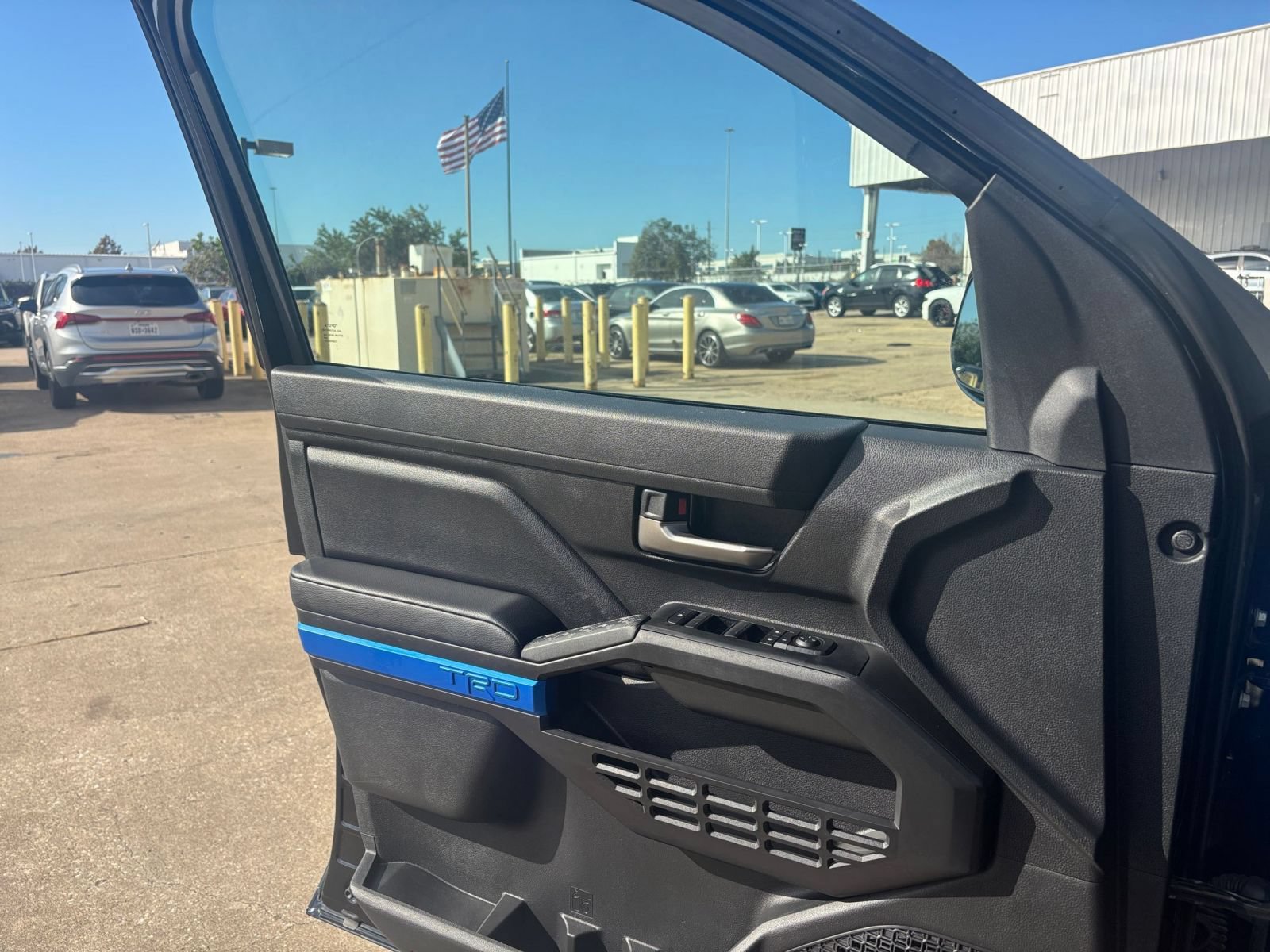 Used 2025 Toyota Tacoma TRD Off-Road AWD/4WD image 18