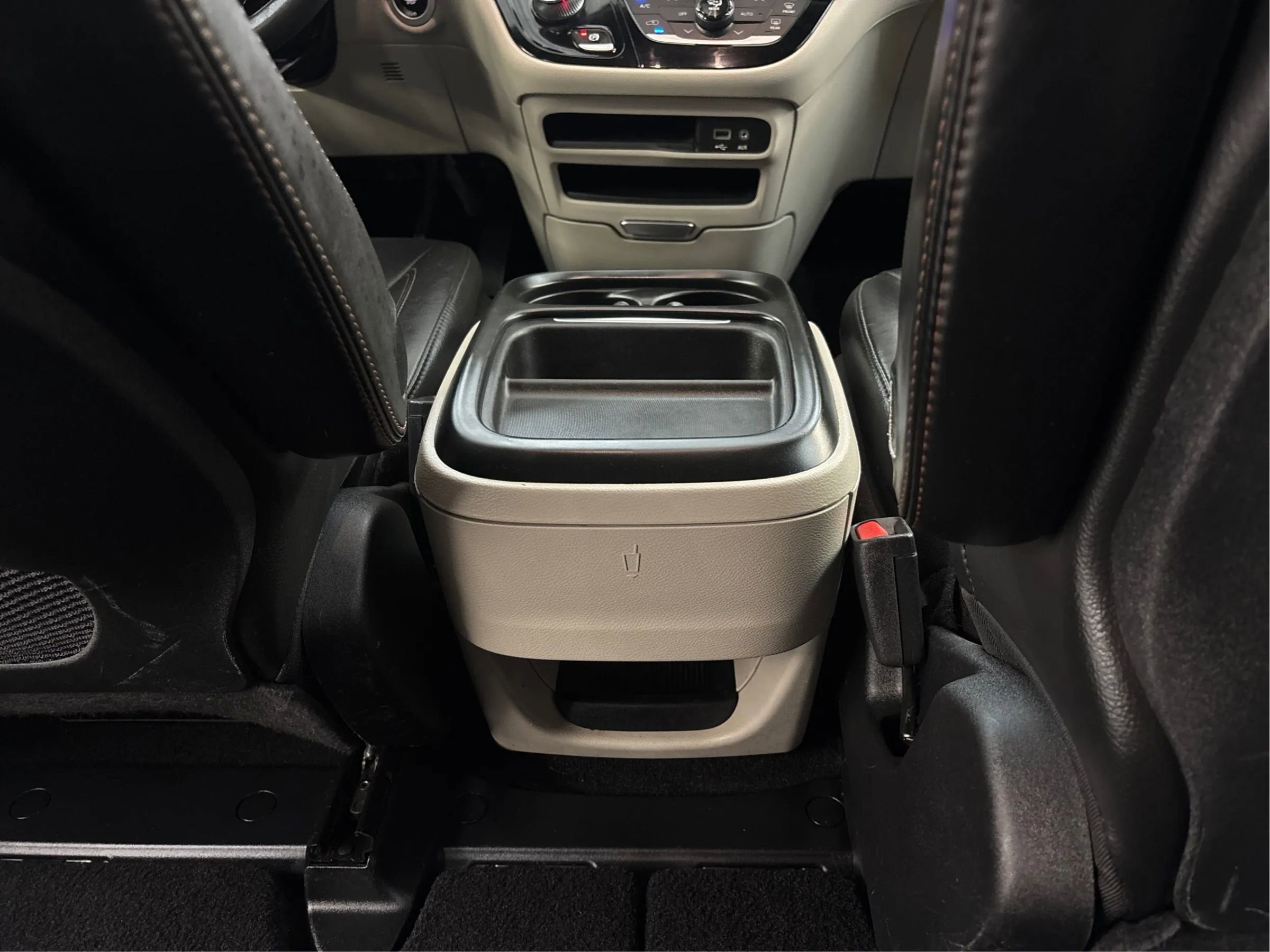 Used 2020 Chrysler Pacifica Touring-L FWD image 26