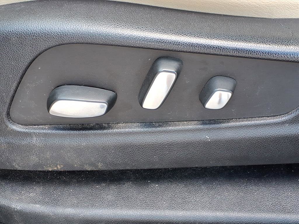 Used 2018 Cadillac XT5 Luxury w/ Driver Awareness Package image 15