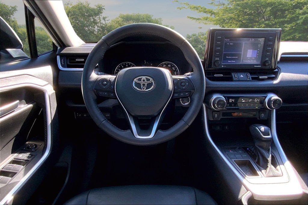 Used 2021 Toyota RAV4 XLE Premium FWD image 8