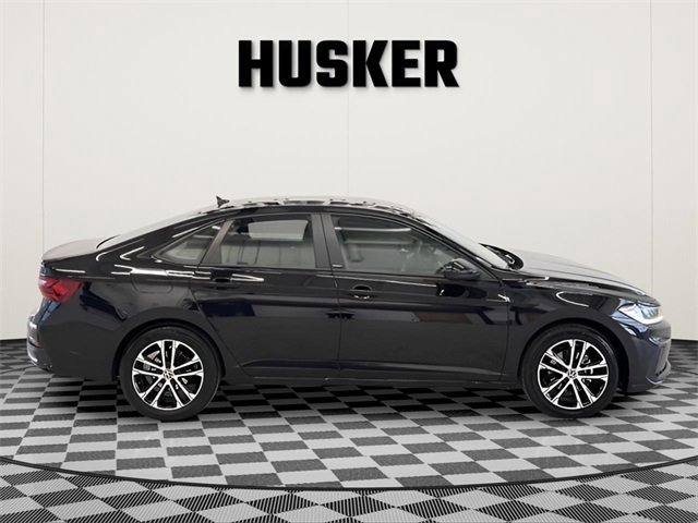 Used 2025 Volkswagen Jetta Sport image 2