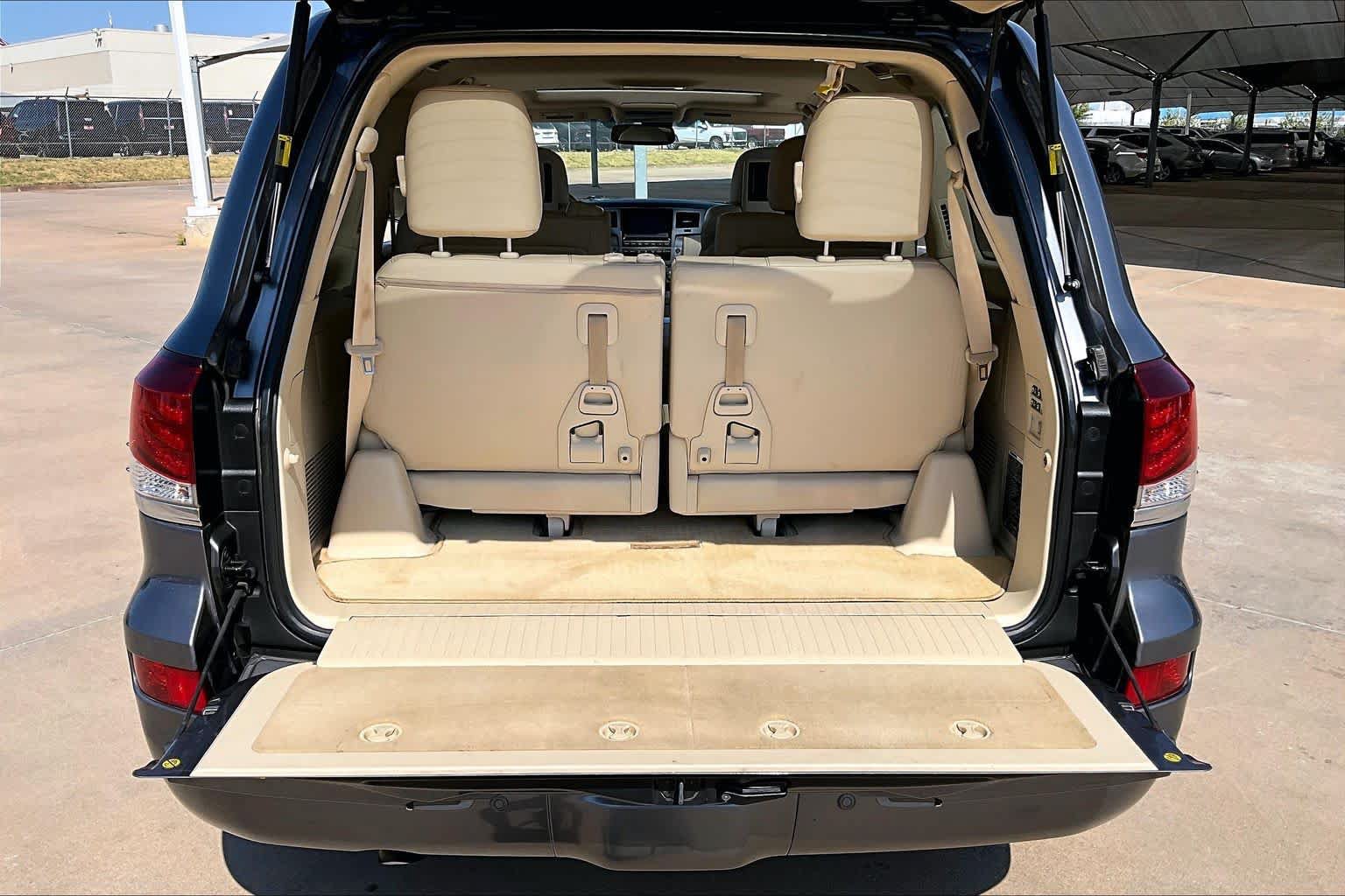 Used 2014 Lexus LX 570 4WD image 32