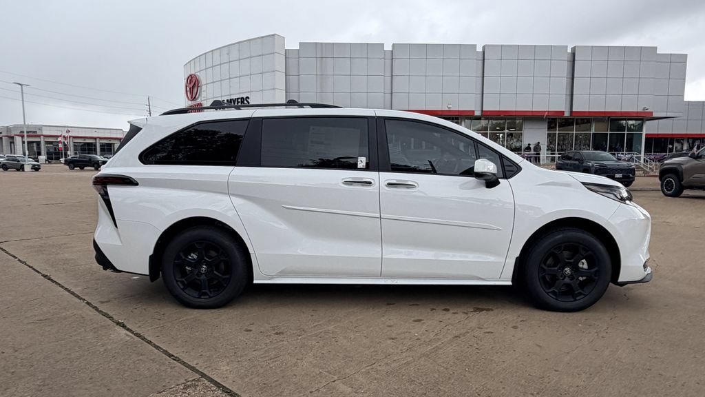 New 2026 Toyota Sienna XLE Woodland Edition AWD/4WD image 6