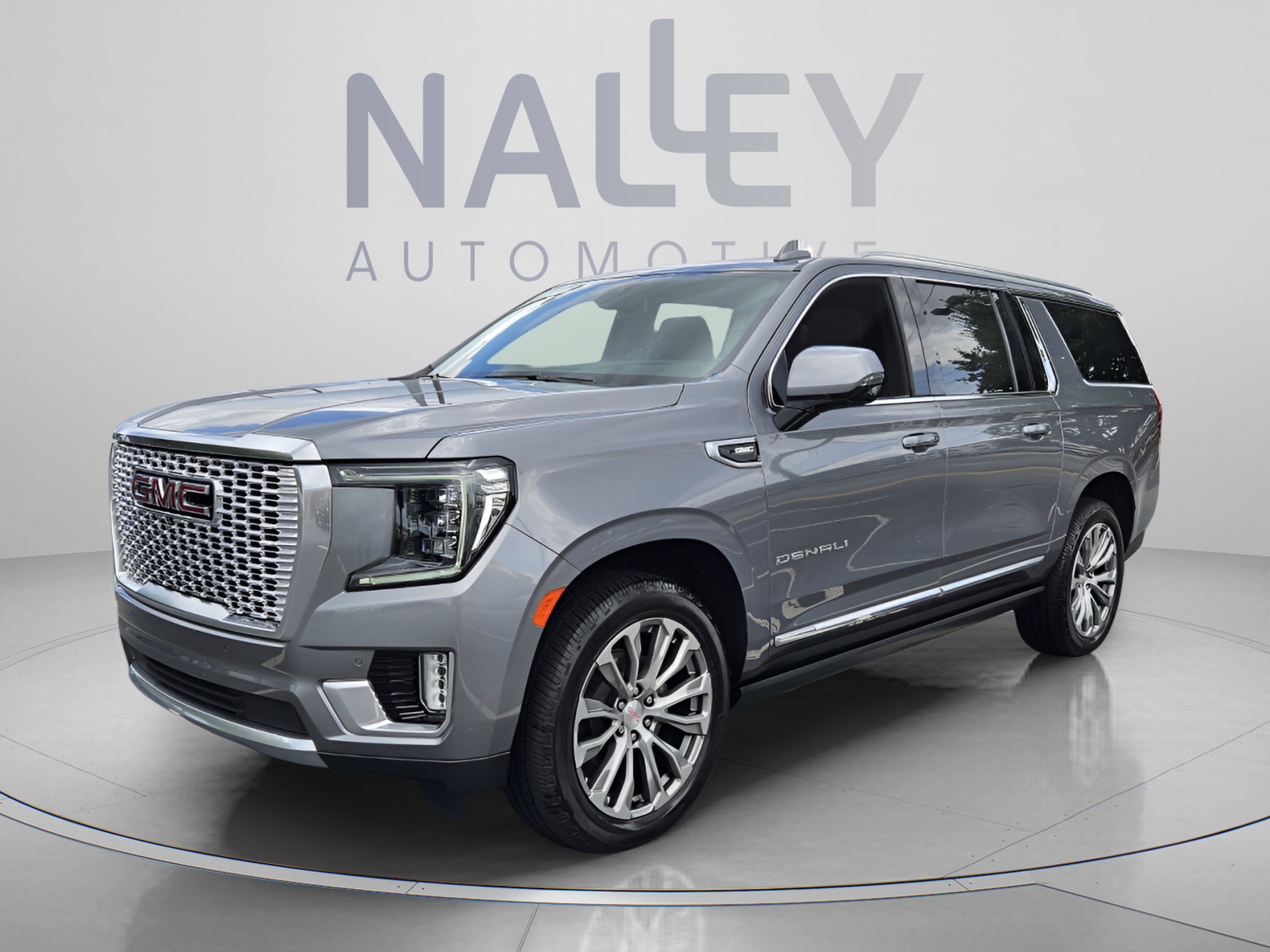 Used 2022 GMC Yukon XL Denali AWD/4WD image 1