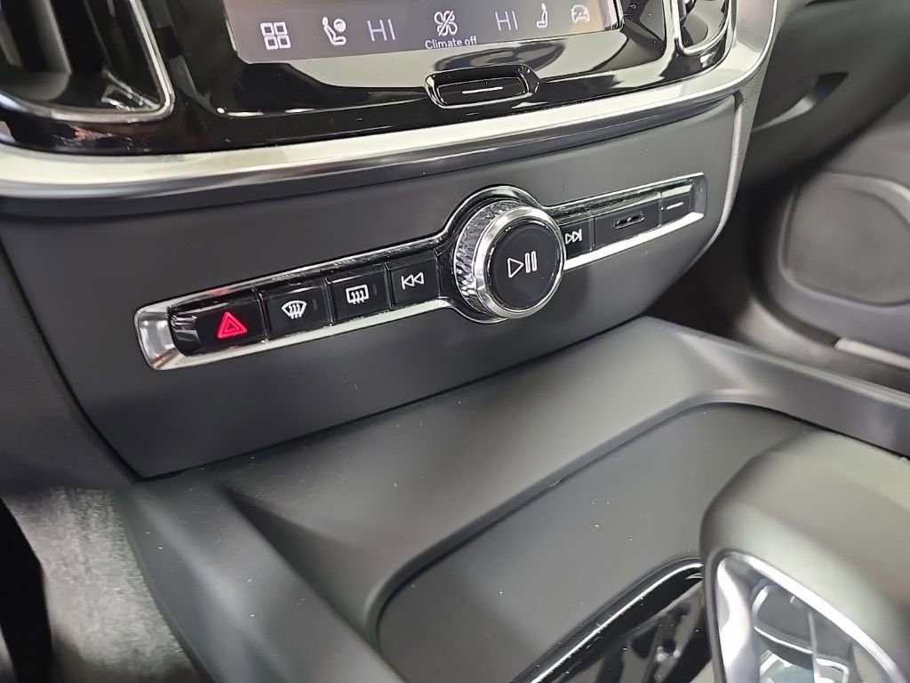 Certified 2025 Volvo S60 B5 Core image 21