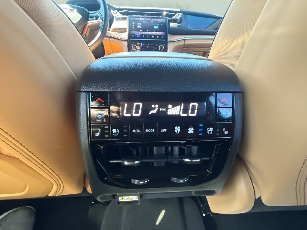 Used 2024 Jeep Grand Cherokee L Summit AWD/4WD image 12