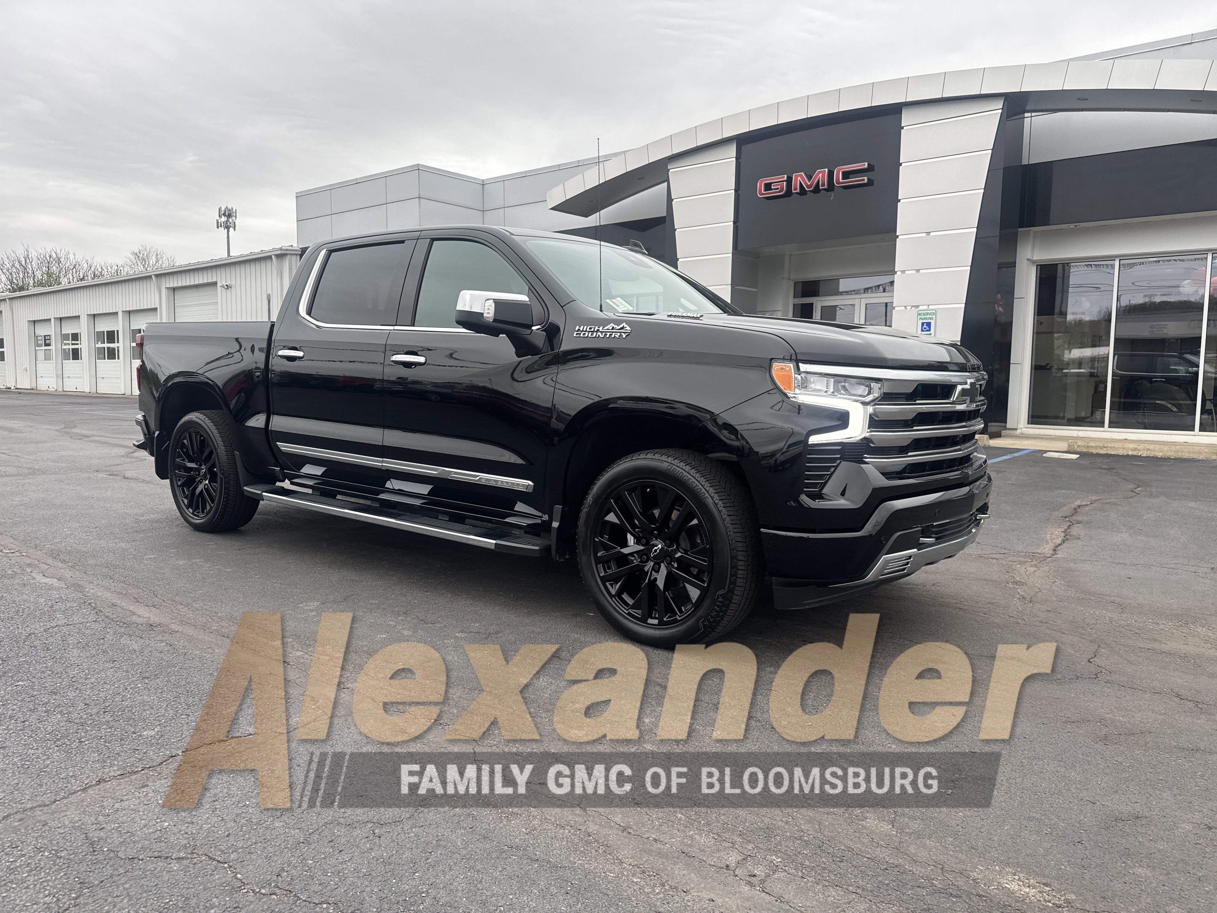 Used 2025 Chevrolet Silverado 1500 High Country w/ Technology Package AWD/4WD image 1