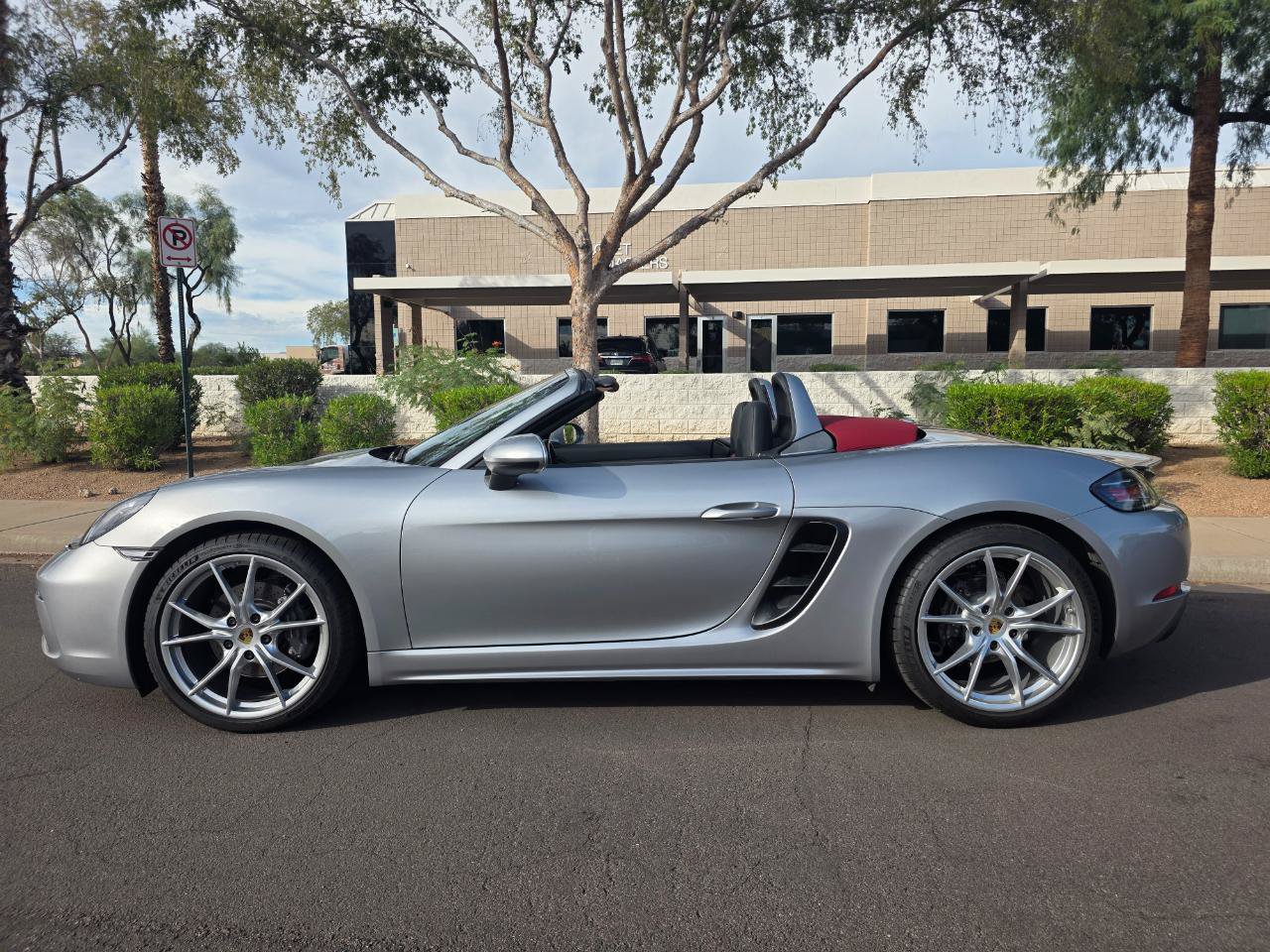 Used 2019 Porsche 718 Boxster RWD image 6