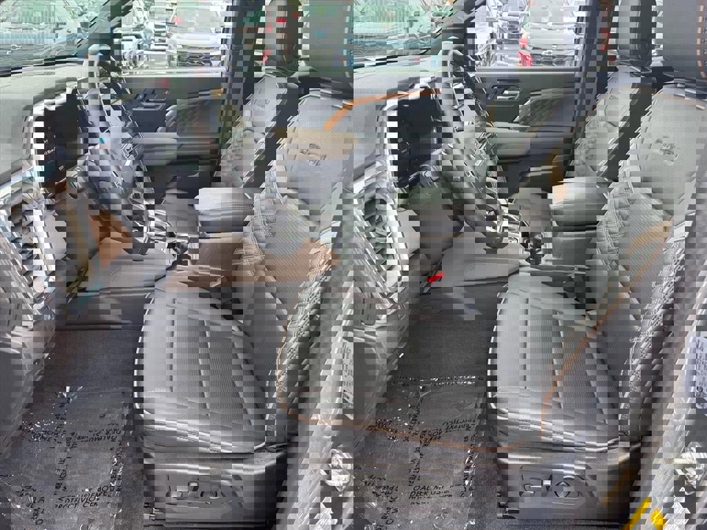 Used 2024 GMC Canyon Denali image 6