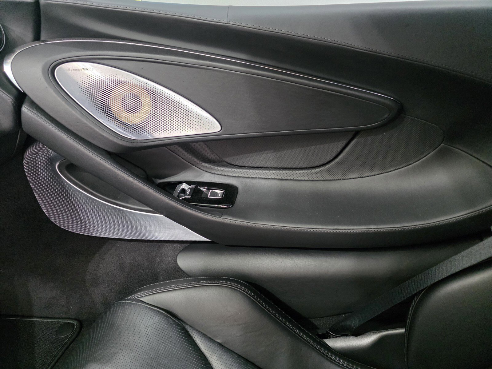 Used 2022 McLaren GT image 16