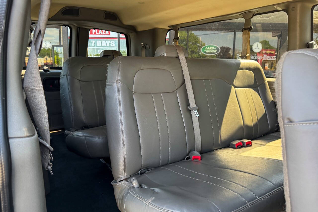 Used 2016 Chevrolet Express 3500 LS RWD image 15