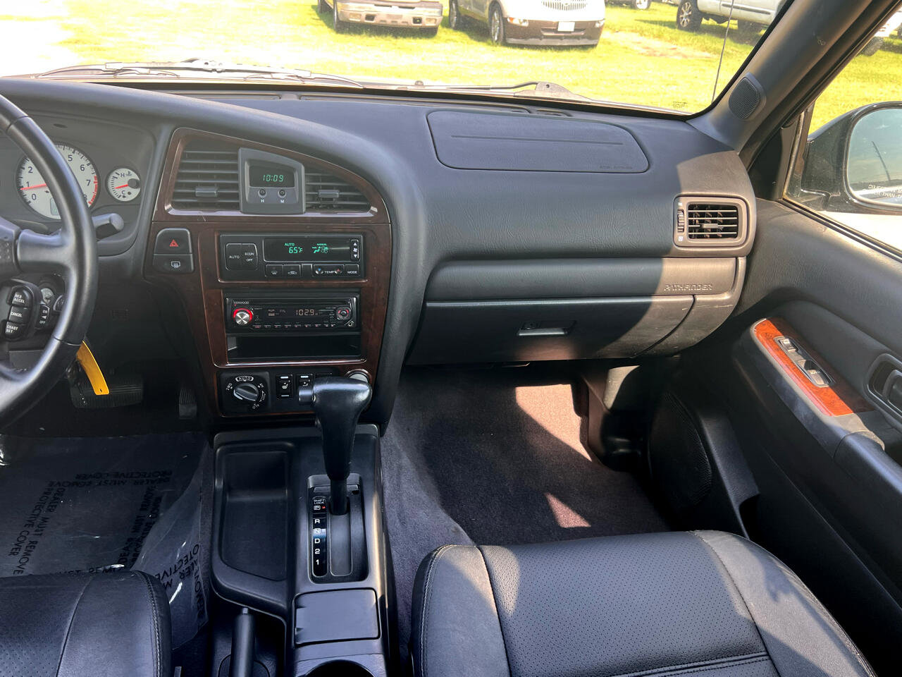 Used 2001 Nissan Pathfinder LE image 31