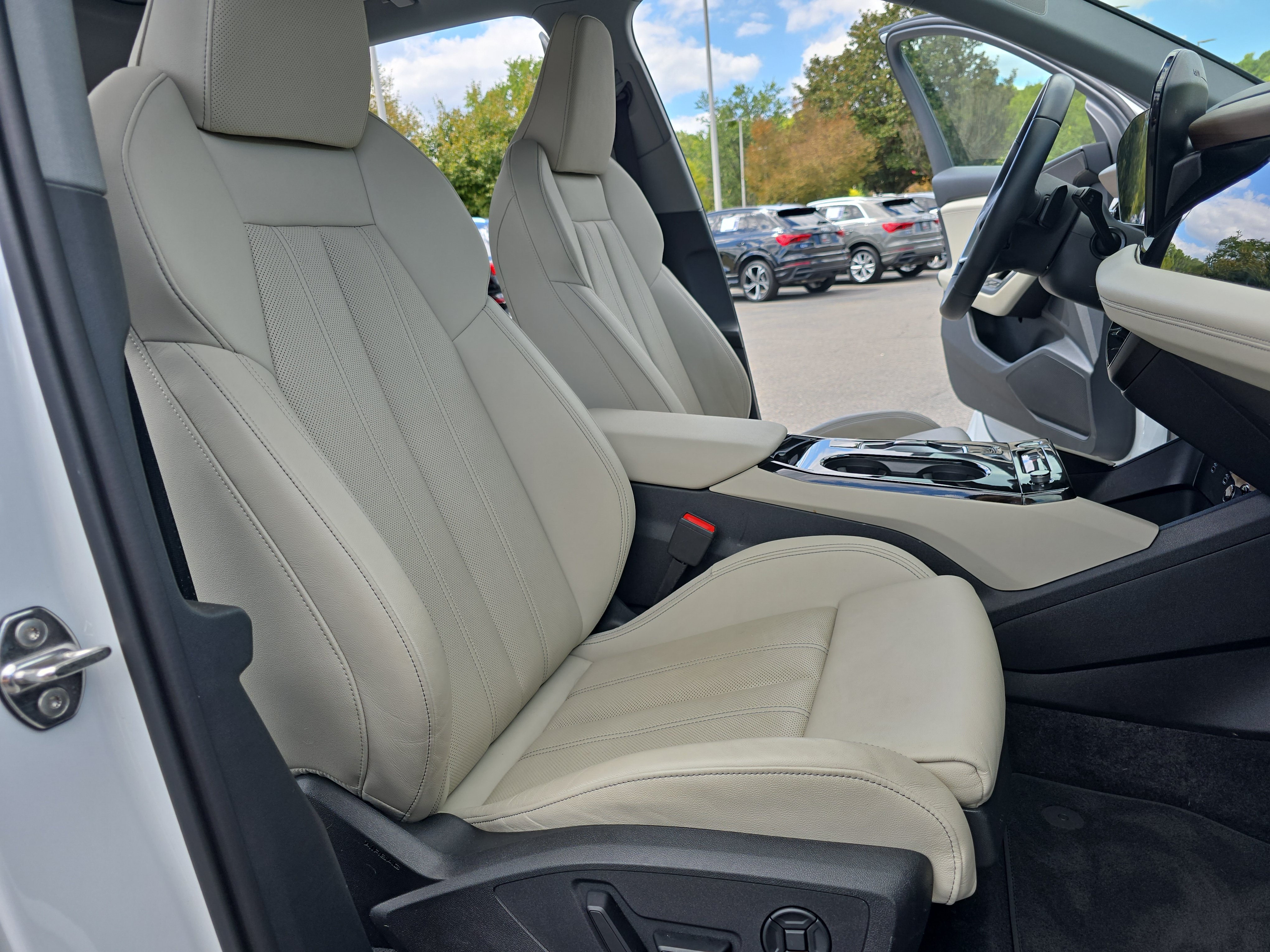 Used 2025 Audi Q6 e-tron Premium Plus AWD/4WD image 10