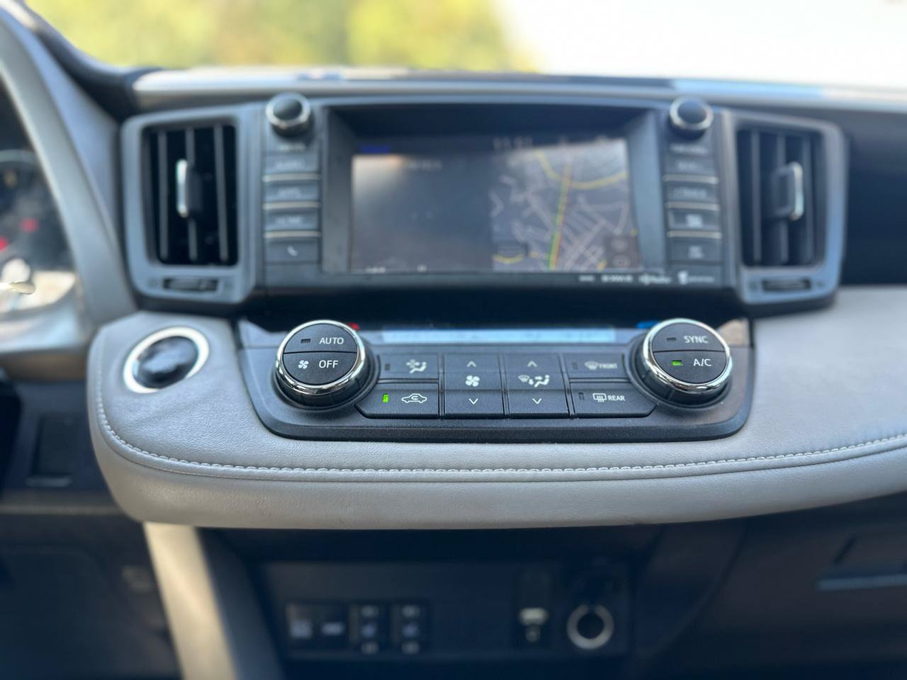 Used 2017 Toyota RAV4 Limited FWD image 11