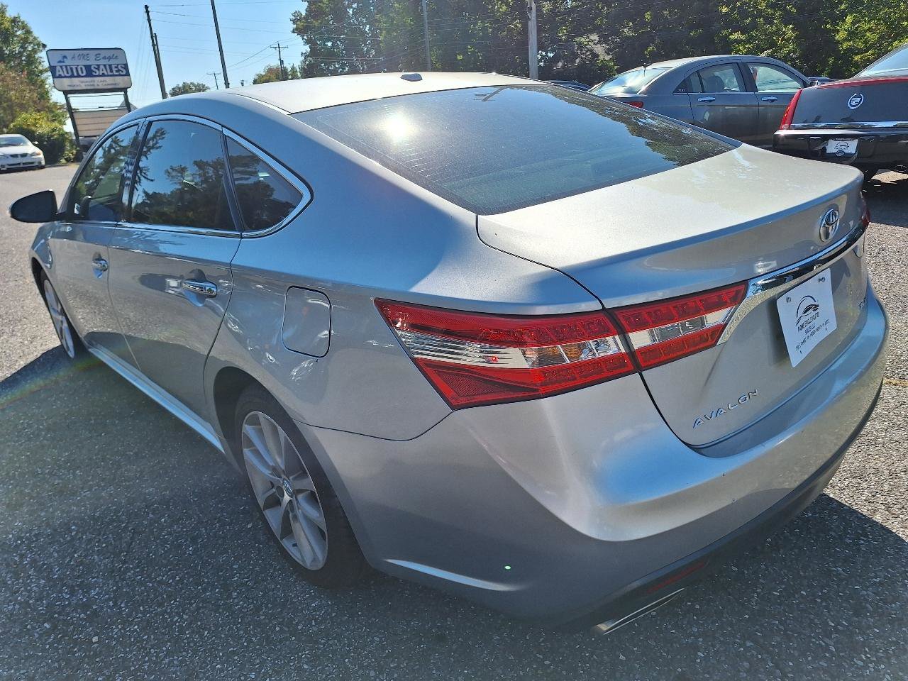 Used 2015 Toyota Avalon XLE Touring FWD image 5