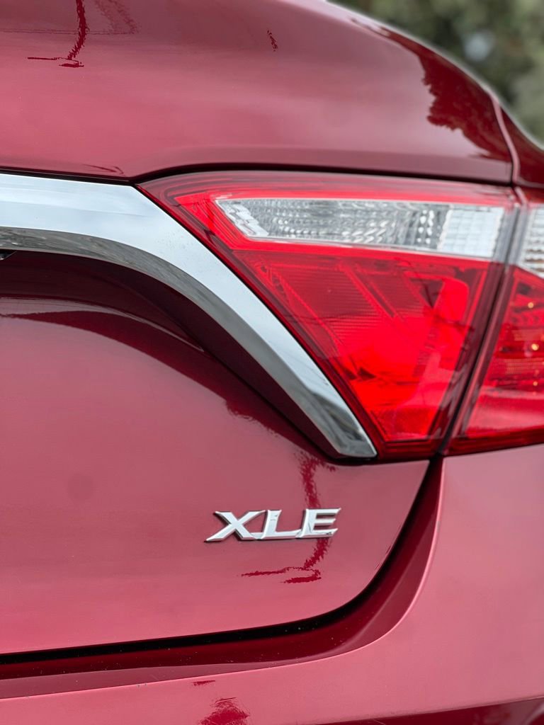 Used 2015 Toyota Camry XLE w/ Advanced Technology Package FWD image 10