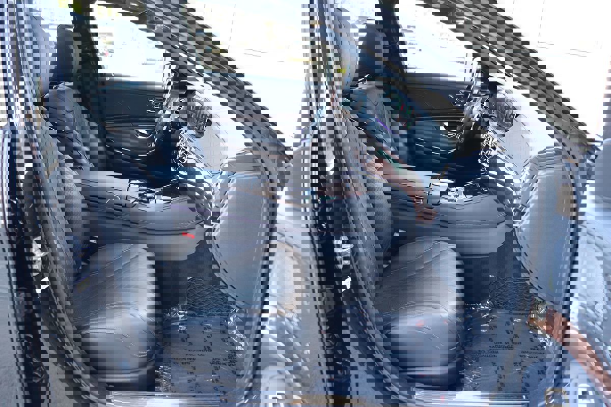 Used 2019 Mercedes-Benz S 560 Sedan w/ AMG Line Exterior image 42