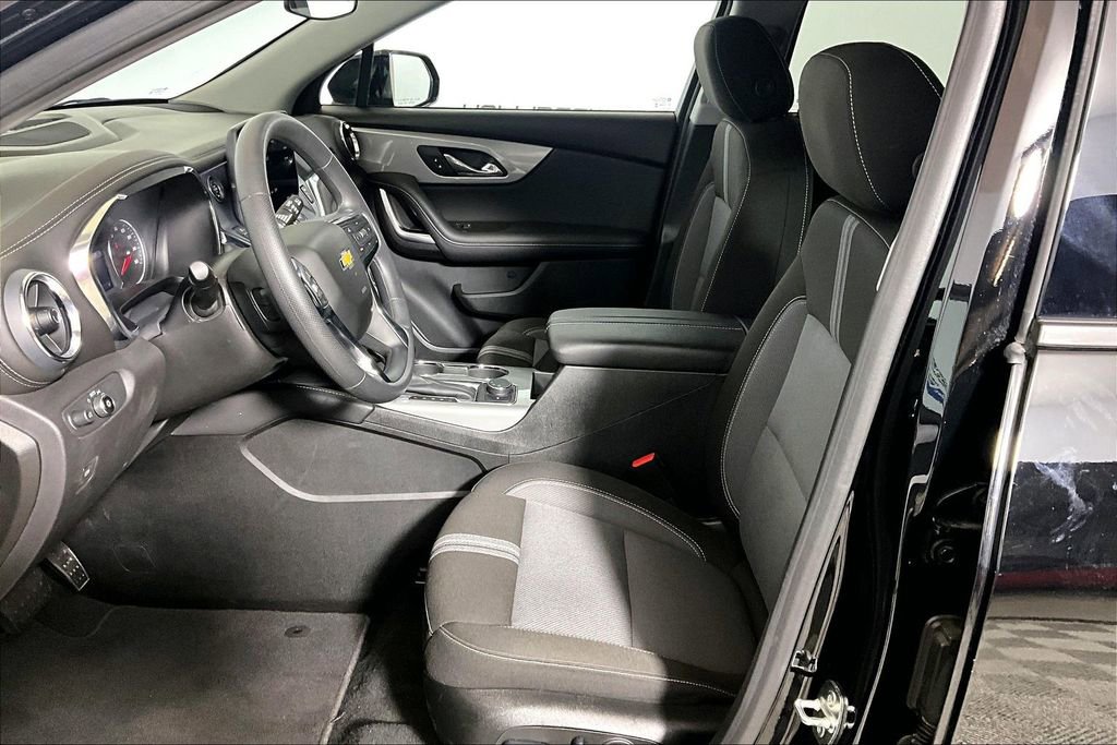Used 2025 Chevrolet Blazer LT FWD image 20
