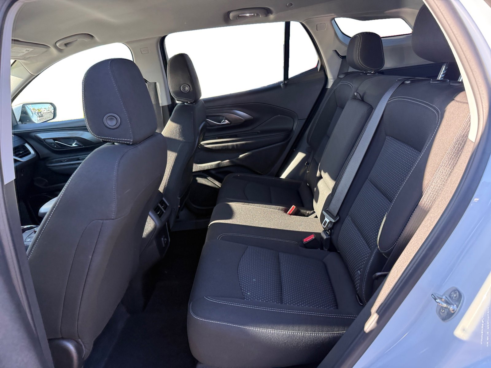 Used 2023 GMC Terrain SLE w/ Driver Convenience Package image 16