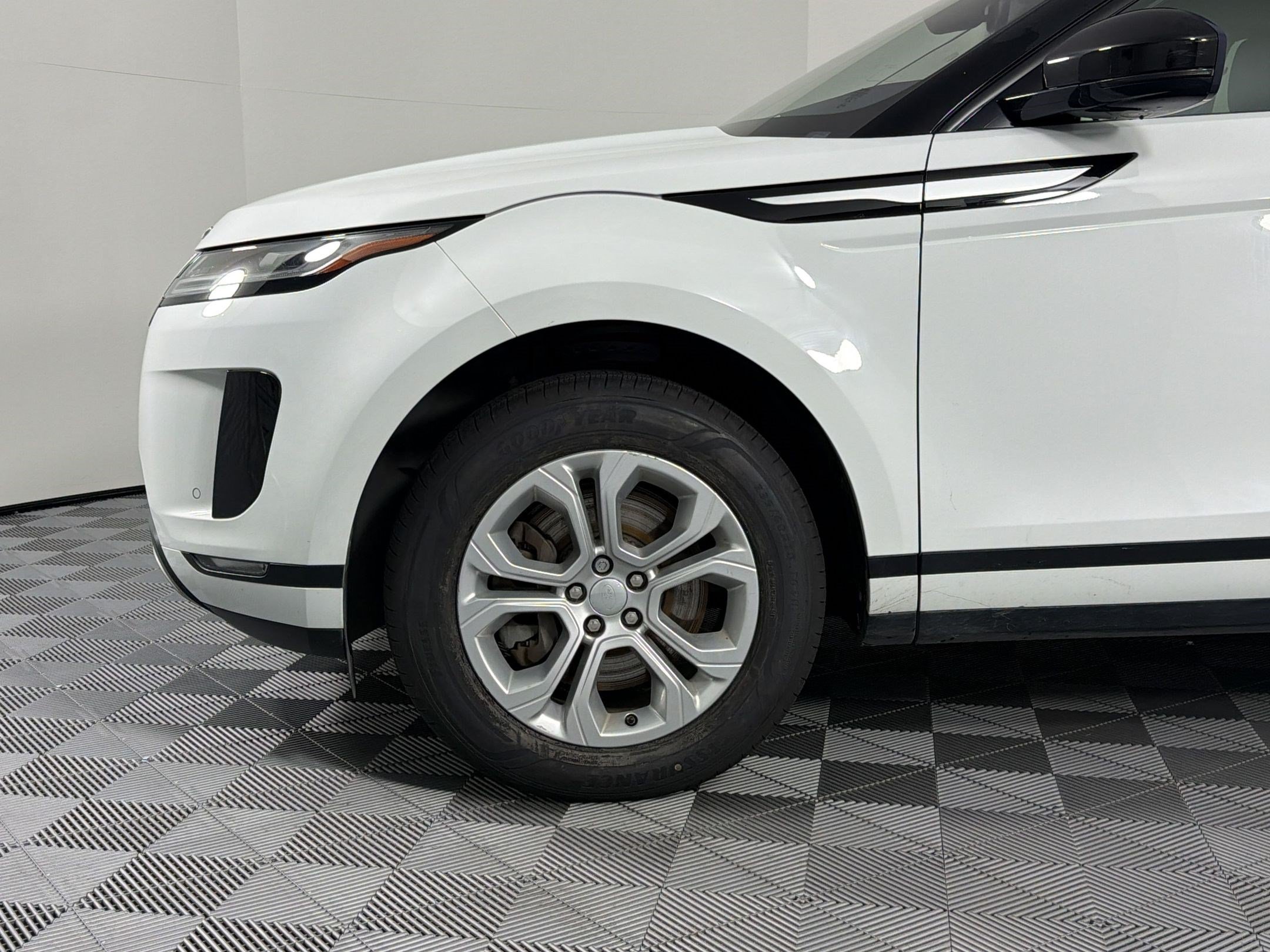 Used 2020 Land Rover Range Rover Evoque S AWD/4WD image 23