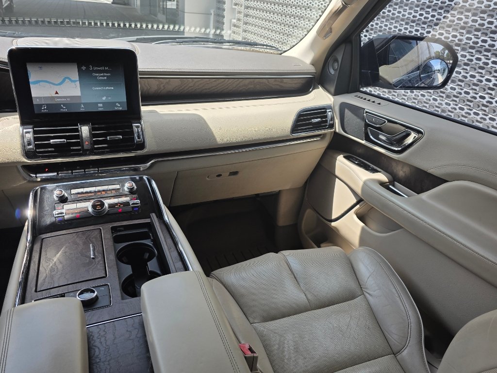 Used 2018 Lincoln Navigator L Select AWD/4WD image 15