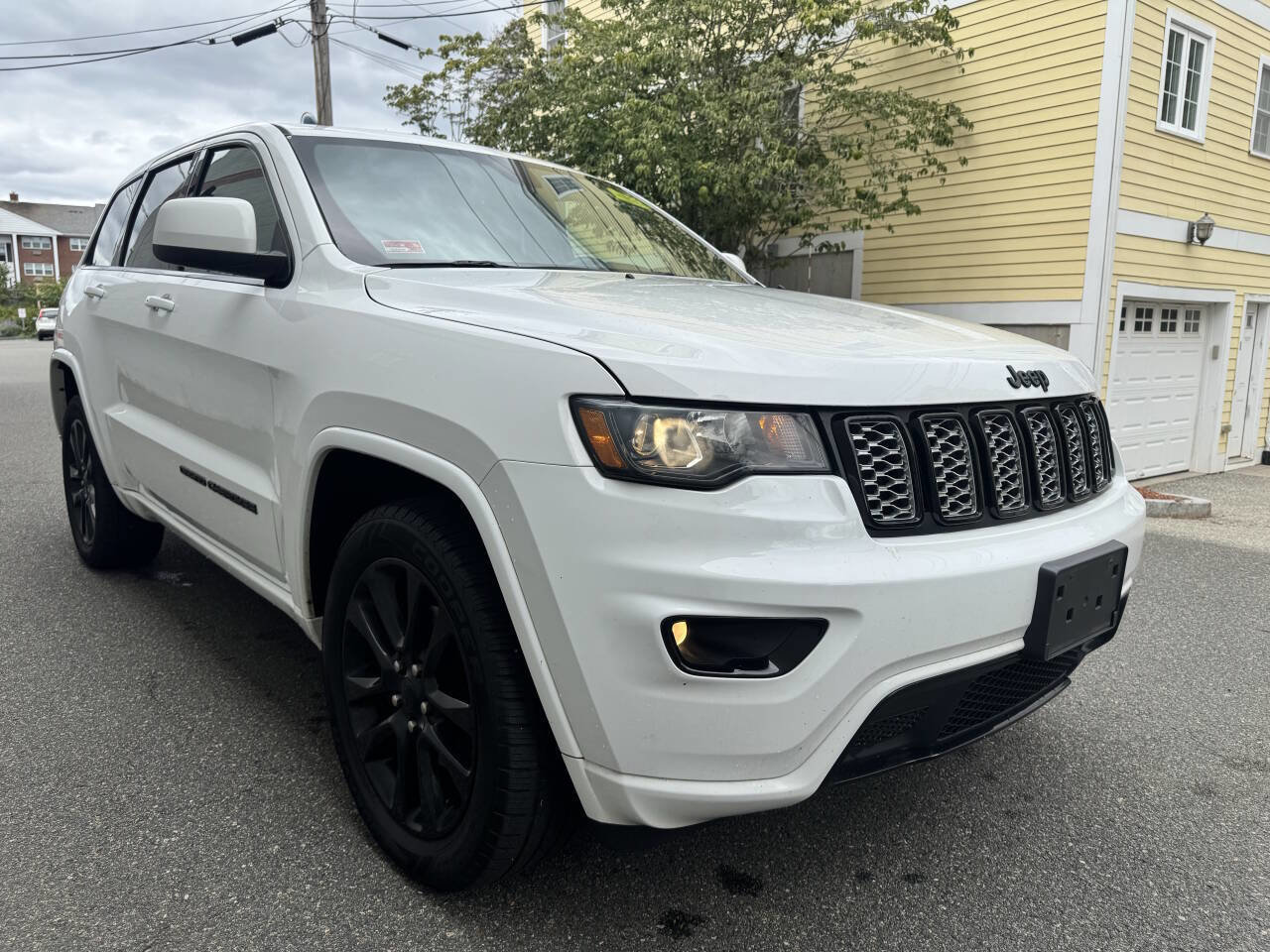 Used 2019 Jeep Grand Cherokee Altitude image 5