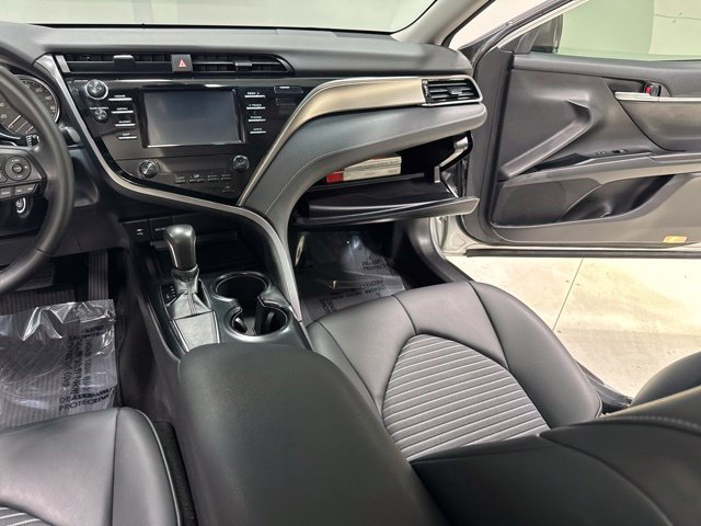 Used 2019 Toyota Camry SE FWD image 19