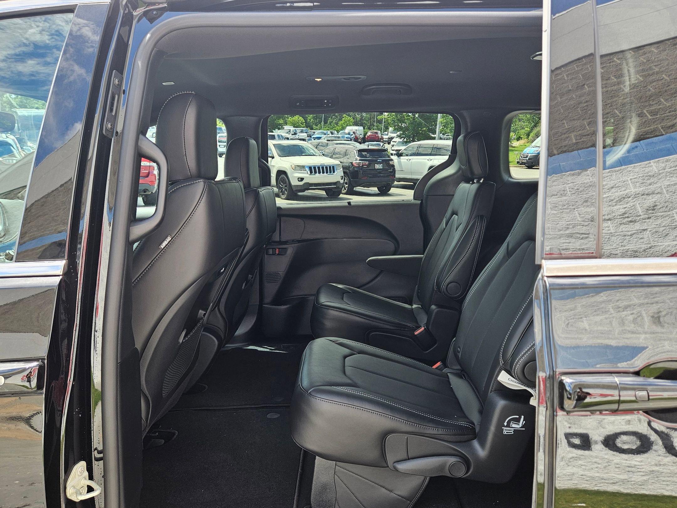New 2027 Chrysler Pacifica Select FWD image 22