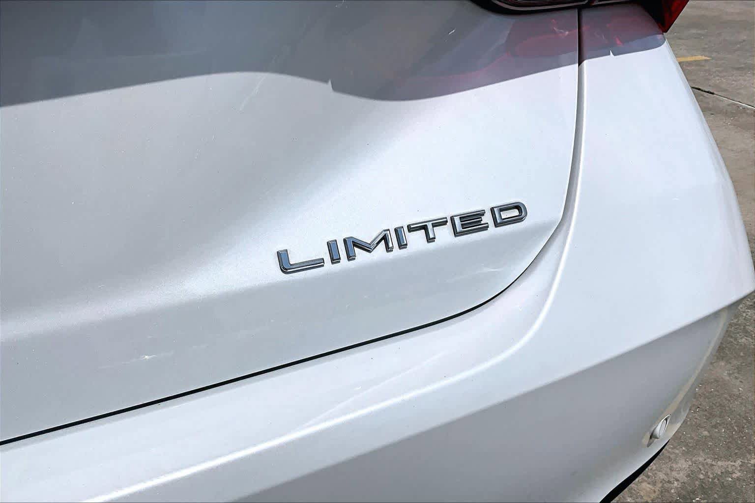 Used 2019 Toyota Avalon Limited FWD image 10