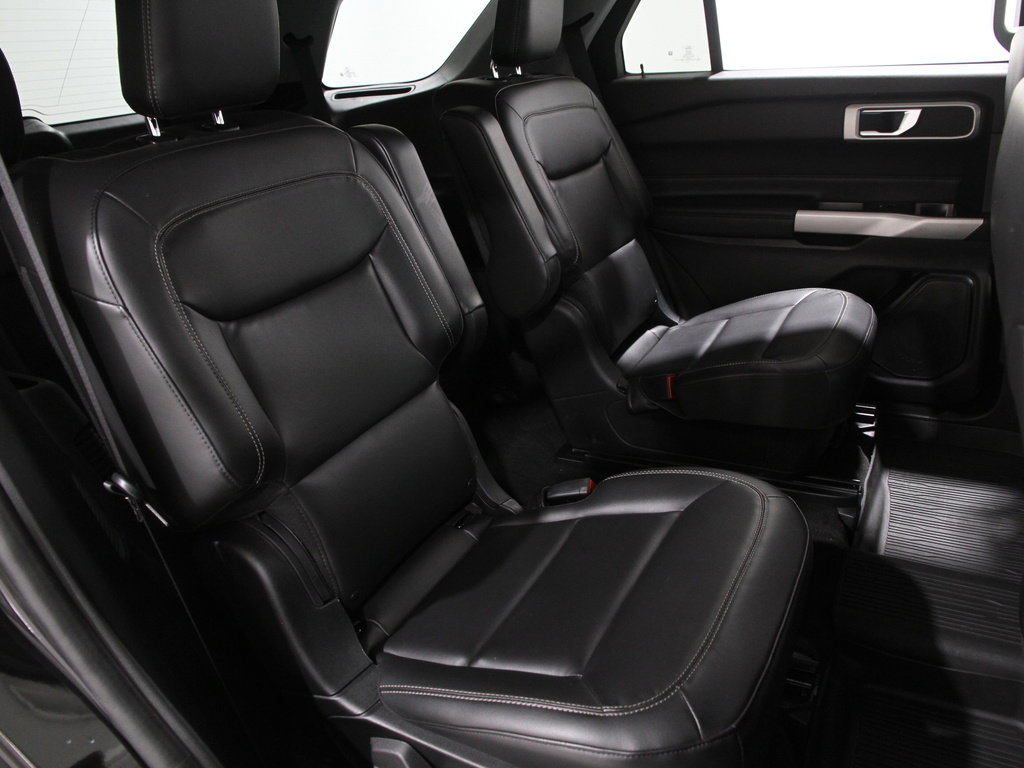 Certified 2022 Ford Explorer XLT w/ Equipment Group 202A image 18