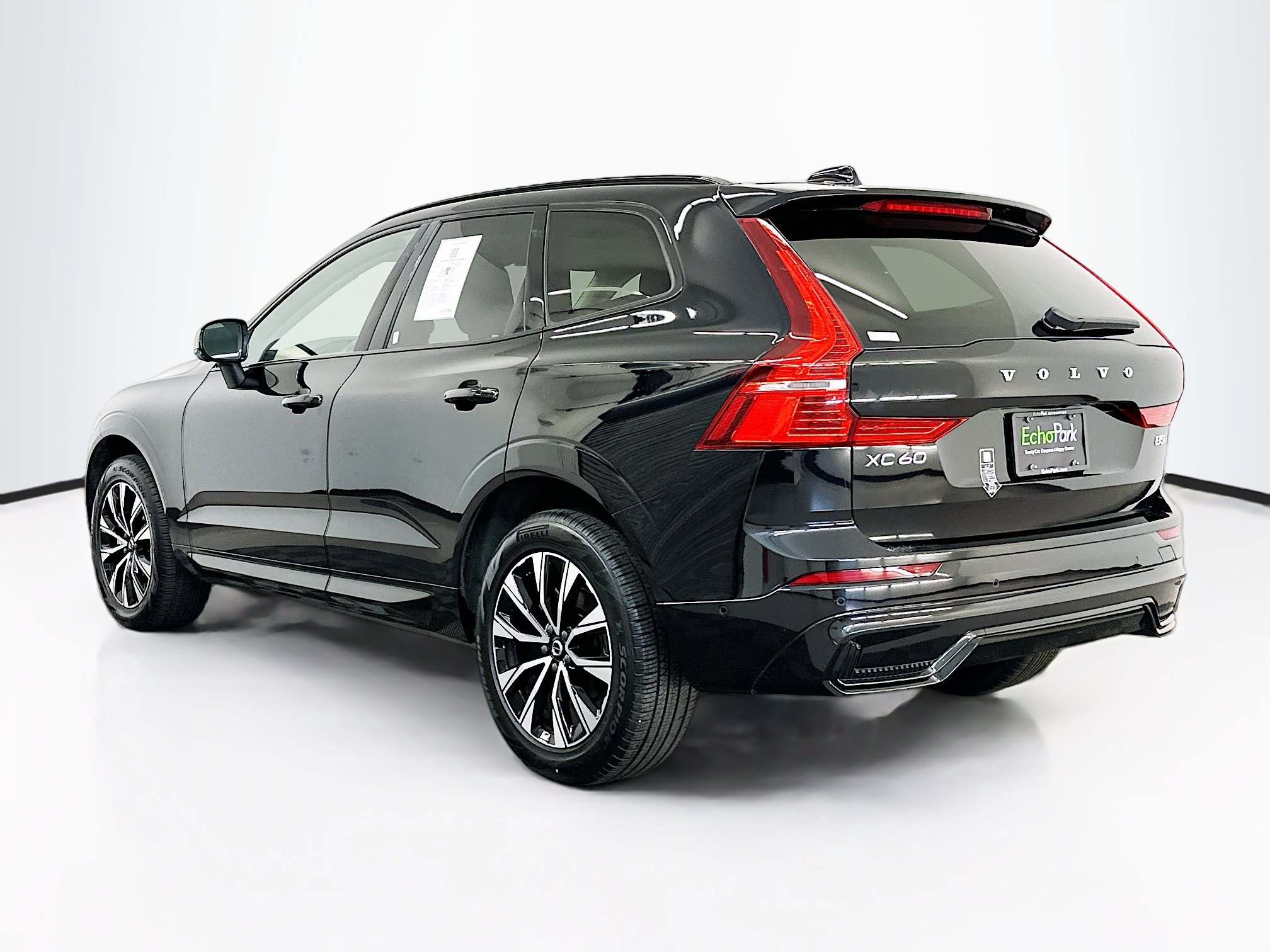 Used 2025 Volvo XC60 B5 Plus image 5