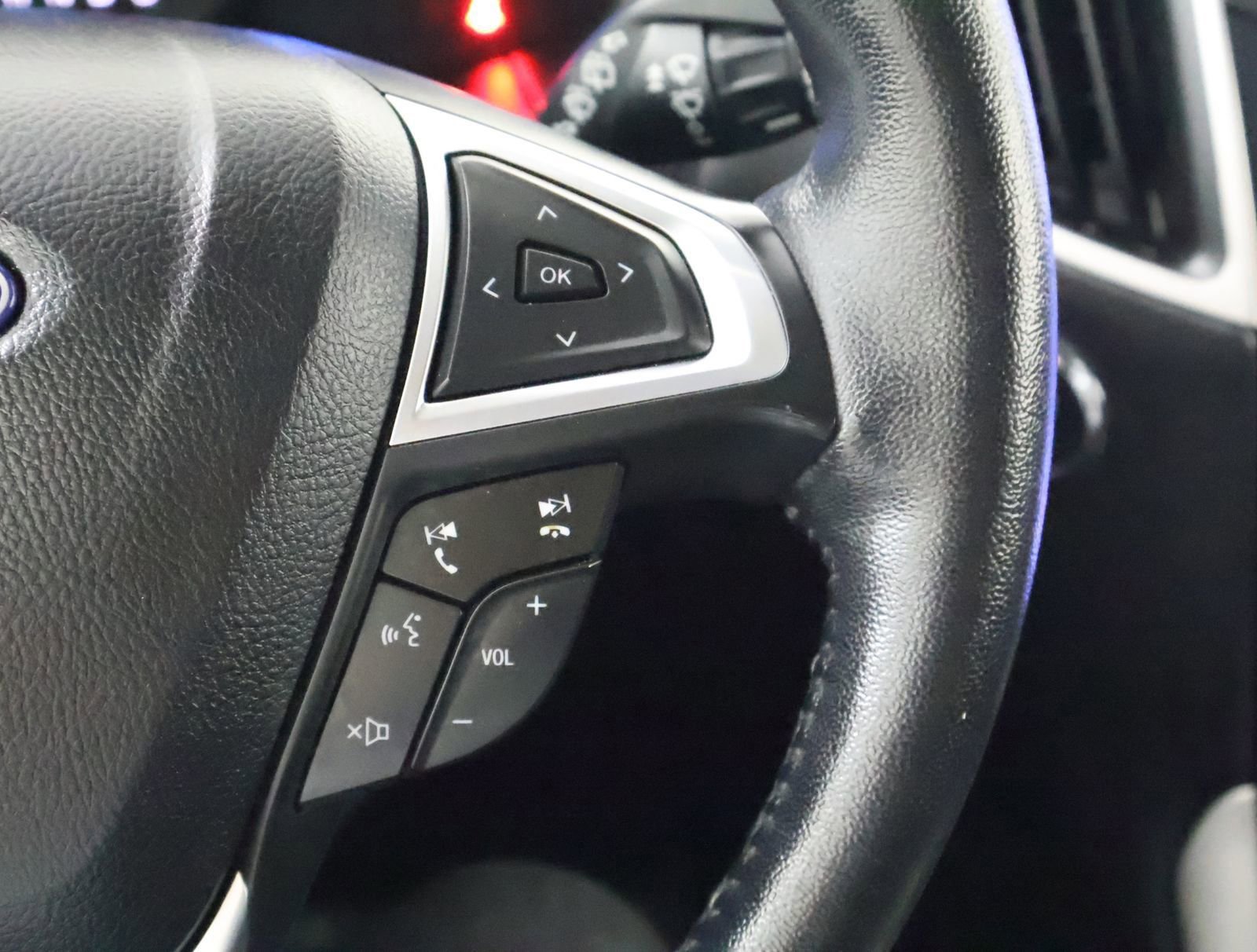 Used 2023 Ford Edge SEL image 38