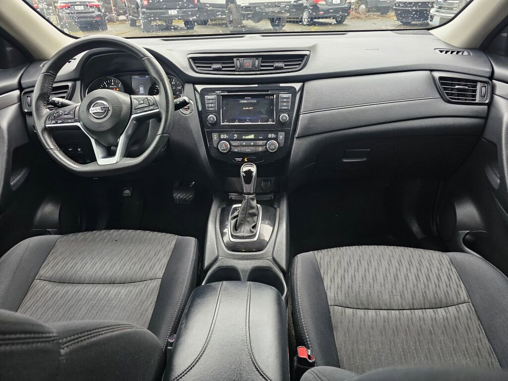 Used 2019 Nissan Rogue SV image 16
