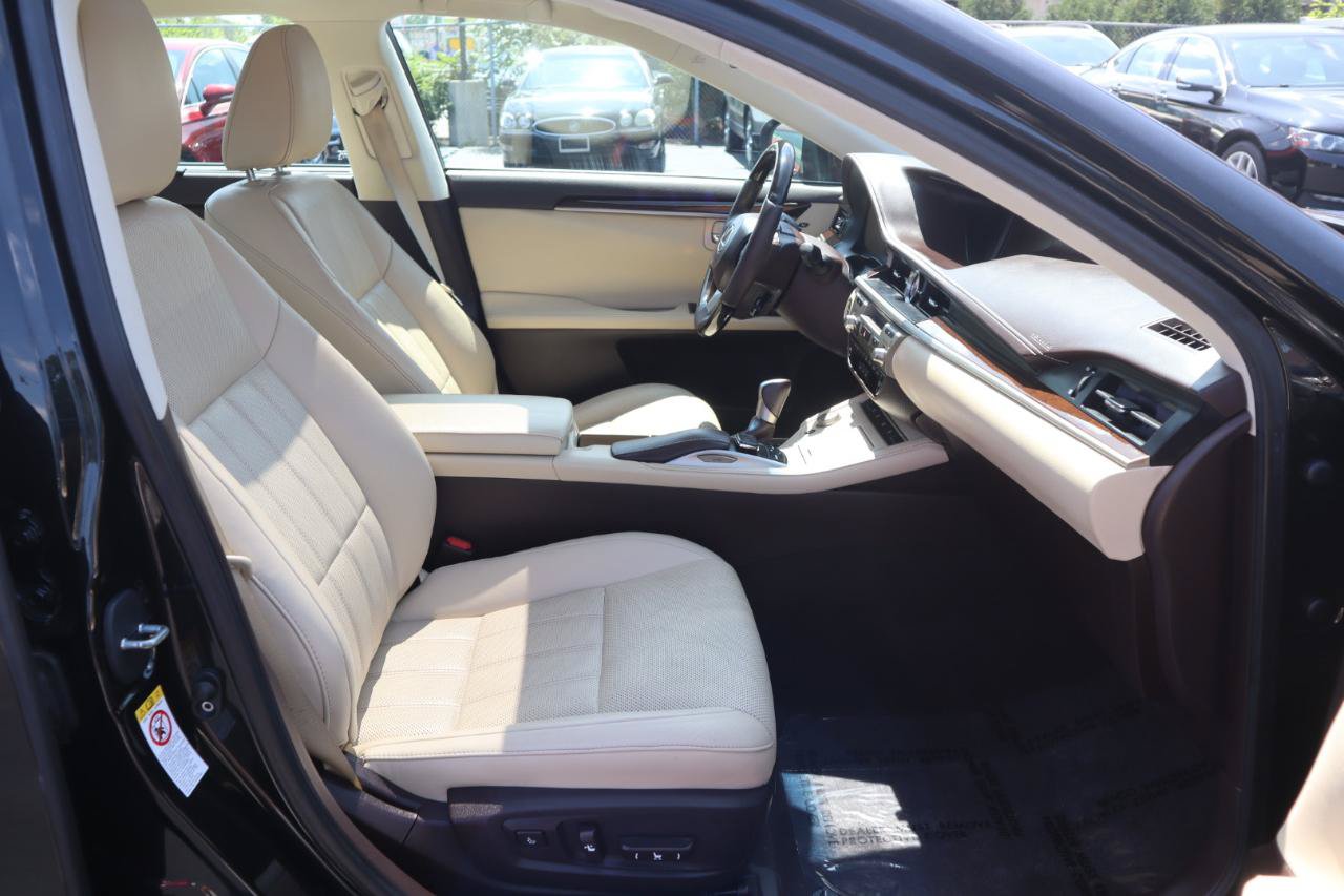 Used 2016 Lexus ES 350 w/ Ultra Luxury Package FWD image 9